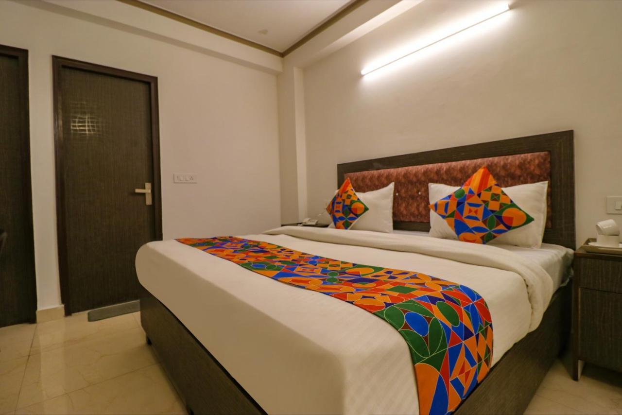 新德里 Fabexpress Dolphin International Near Delhi Airport酒店 外观 照片