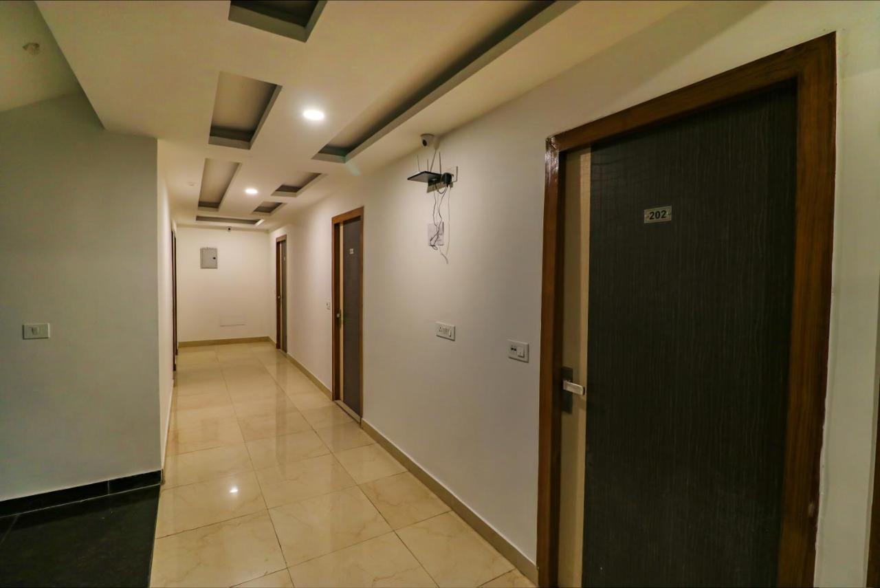 新德里 Fabexpress Dolphin International Near Delhi Airport酒店 外观 照片