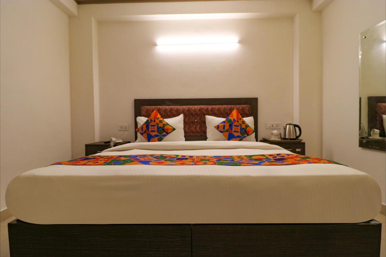 新德里 Fabexpress Dolphin International Near Delhi Airport酒店 外观 照片