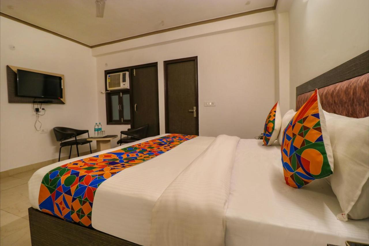 新德里 Fabexpress Dolphin International Near Delhi Airport酒店 外观 照片