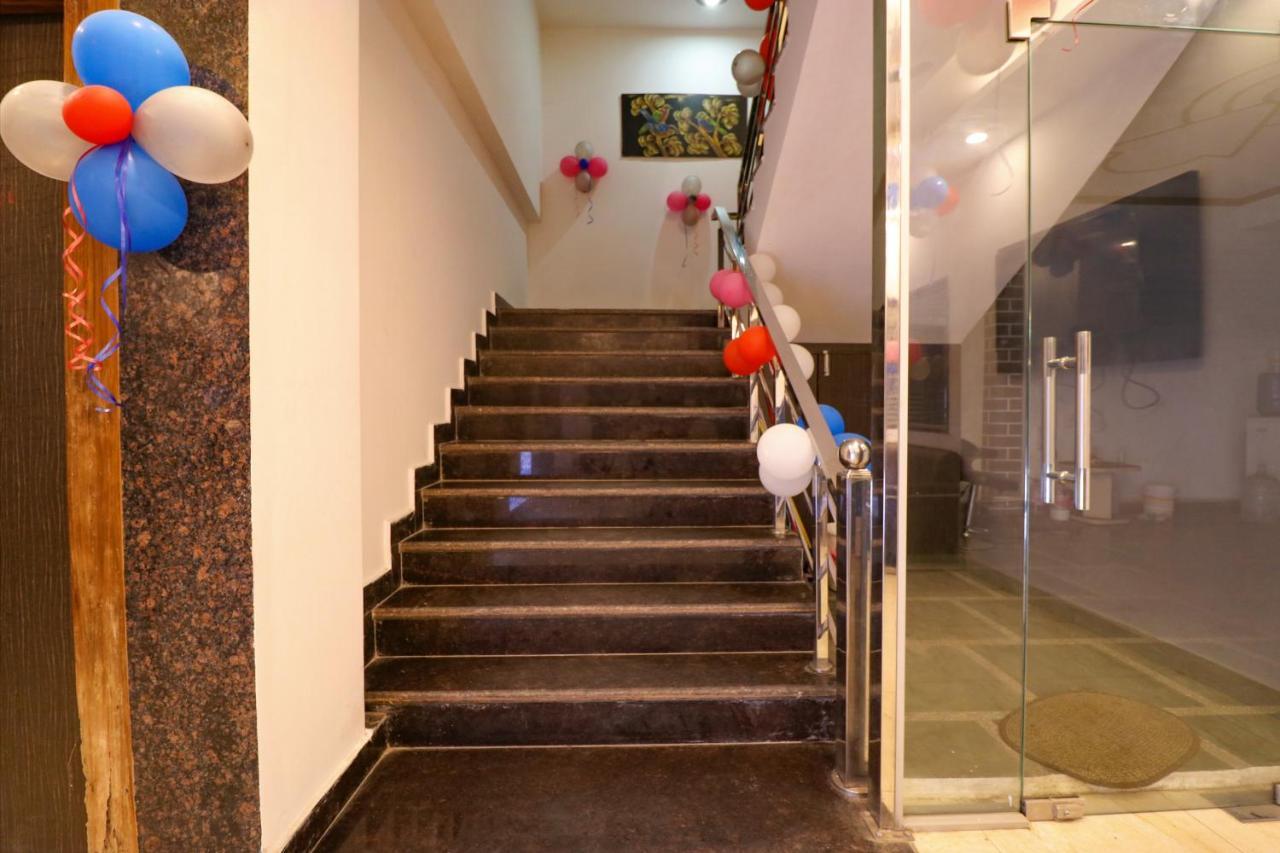 新德里 Fabexpress Dolphin International Near Delhi Airport酒店 外观 照片