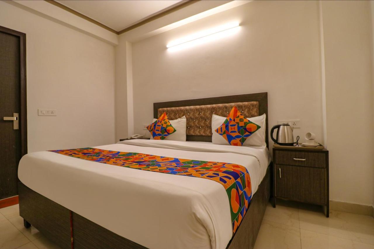 新德里 Fabexpress Dolphin International Near Delhi Airport酒店 外观 照片