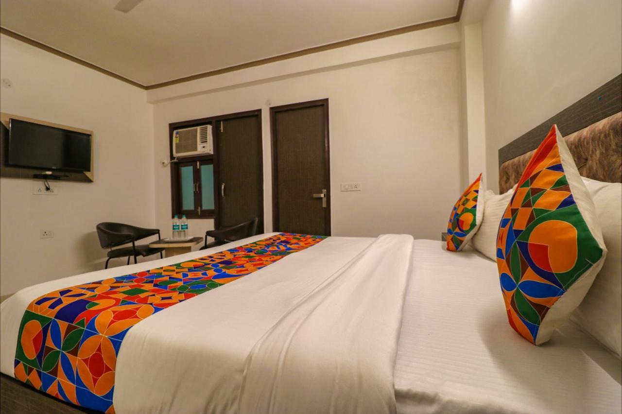 新德里 Fabexpress Dolphin International Near Delhi Airport酒店 外观 照片